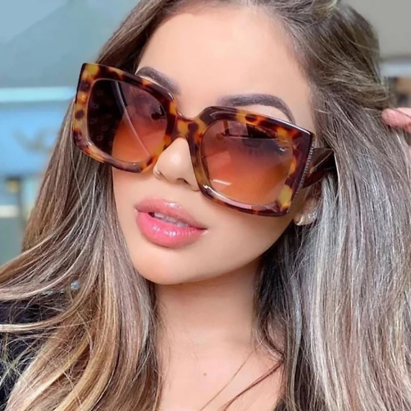 Trendy Large Frame Sunglasses